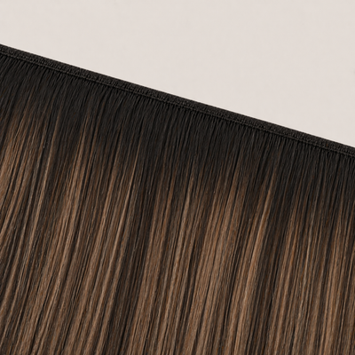 Flache Butterfly-Weft-Naht der Stessia Extensions in Farbe #1B/6 Balayage
