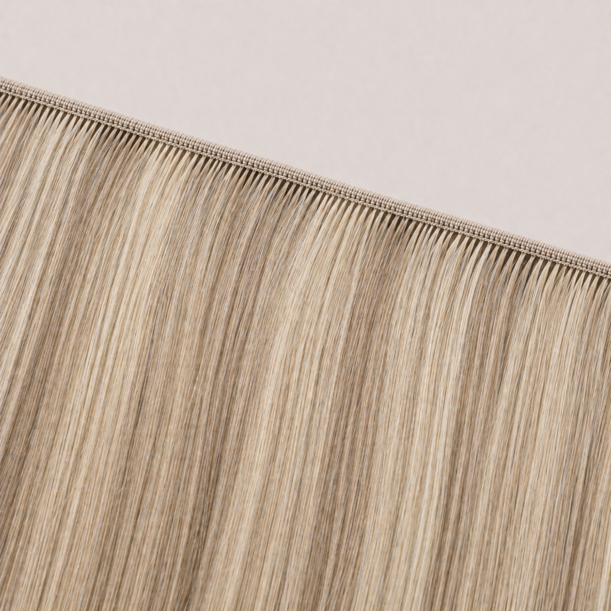Flat butterfly weft seam of Stessia hair extensions in shade #613/18 Highlights