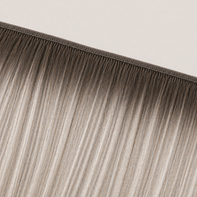 Flache Butterfly-Weft-Naht der Stessia Extensions in Farbe #7A/613/18A Balayage